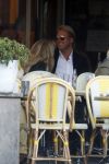 Amsterdam 31 oktober 2016
Patricia Paay met haar vriend Robert Hinfelaar in Amsterdam zuid