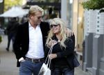 Amsterdam 31 oktober 2016
Patricia Paay met haar vriend Robert Hinfelaar in Amsterdam zuid