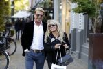 Amsterdam 31 oktober 2016
Patricia Paay met haar vriend Robert Hinfelaar in Amsterdam zuid
