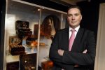 Amsterdam 7 oktober 2016
Paul schulten opent  exposties van tassen Royals. van oa Prinses Juliana koningin Maxima Koningin Elisabeth en Prinses Gracia Monaco.