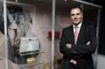 Amsterdam 7 oktober 2016
Paul schulten opent  exposties van tassen Royals. van oa Prinses Juliana koningin Maxima Koningin Elisabeth en Prinses Gracia Monaco.