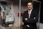 Amsterdam 7 oktober 2016
Paul schulten opent  exposties van tassen Royals. van oa Prinses Juliana koningin Maxima Koningin Elisabeth en Prinses Gracia Monaco.