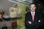 Amsterdam 7 oktober 2016
Paul schulten opent  exposties van tassen Royals. van oa Prinses Juliana koningin Maxima Koningin Elisabeth en Prinses Gracia Monaco.