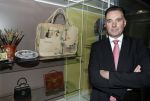 Amsterdam 7 oktober 2016
Paul schulten opent  exposties van tassen Royals. van oa Prinses Juliana koningin Maxima Koningin Elisabeth en Prinses Gracia Monaco.