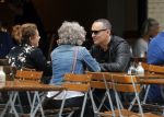 Amsterdam 1 oktober 2016 
Raoul Heertje met vrouw en dochter op terras.