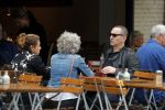 Amsterdam 1 oktober 2016 
Raoul Heertje met vrouw en dochter op terras.