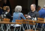 Amsterdam 1 oktober 2016 
Raoul Heertje met vrouw en dochter op terras.