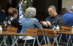 Amsterdam 1 oktober 2016 
Raoul Heertje met vrouw en dochter op terras.