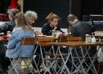 Amsterdam 1 oktober 2016 
Raoul Heertje met vrouw en dochter op terras.