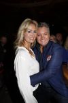 Amsterdam 3 november 2016
Presentatie cd Rene Froger in the harbour Club . Najib Amhali reikt de cd uit. Natasja Froger
