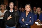 Amsterdam 3 november 2016
Presentatie cd Rene Froger in the harbour Club . Najib Amhali reikt de cd uit. Rene met Tony Berk