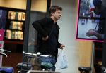 Amsterdam 1 november 2016
Rick Brandsteder doet boodschappen op de beethovenstraat
