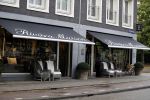 Amsterdam 18 oktober 2016
Myrthe Mylius met haar nieuwe vriend Sebastian Schneberger op terras in Amsterdam en onderweg naar Riviera Maison.