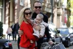 Amsterdam 29 oktober 2016 
Robert doornbos Chantal Bles en hun dochter Jada op de cornelis schuytstraat