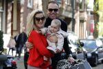 Amsterdam 29 oktober 2016 
Robert doornbos Chantal Bles en hun dochter Jada op de cornelis schuytstraat
