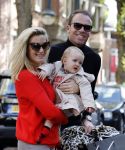 Amsterdam 29 oktober 2016 
Robert doornbos Chantal Bles en hun dochter Jada op de cornelis schuytstraat