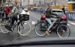 Amsterdam 15 oktober 2016
Sanne Wallis de Vries met haar dochter in Amsterdam. Ze fietsen in het centrum.