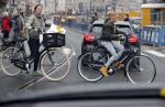 Amsterdam 15 oktober 2016
Sanne Wallis de Vries met haar dochter in Amsterdam. Ze fietsen in het centrum.