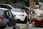 Alphen aan de Rijn 9 oktober 2016
Myrthe Mylius wordt thuis gebracht door (goede) vriend Sebastian Schneberger. Hij heeft een mercedes met vleugeldeuren.
