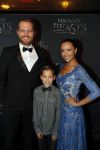 Amsterdam 15 november 2016
Premiere Fantastic beasts in Tuschinski. Sonja Silva met zoon en man Pyke Pos
