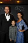 Amsterdam 15 november 2016
Premiere Fantastic beasts in Tuschinski. Sonja Silva met zoon en man Pyke Pos