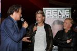 Amsterdam 3 november 2016
Presentatie cd Rene Froger in the harbour Club . Najib Amhali reikt de cd uit. Tommie Peters Thomas Berge Billy Dans en Edwin v Hoevelaak