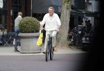 Amsterdam 1 oktober 2016
Ursul de Geer op de fiets op de cornelis schuytstraat