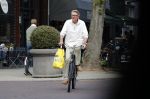 Amsterdam 1 oktober 2016
Ursul de Geer op de fiets op de cornelis schuytstraat