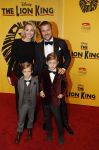 Scheveningen 30 oktober 2016
Premiere the lion king in het circustheater.
Winston Gerschtanowitz met renate Verbaan en hun kinderen