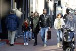 Amsterdam 22 oktober 2016 
Zanger Quincy met zijn vrouw en dochter op de pc hooftstraat