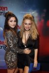 Amsterdam 24 oktober 2016
Premiere Hartenstrijd in Tuschinski. Zimra Geurts met zus