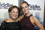 Amsterdam 5 november 2017
Premiere Fiddler on the Roof in het nieuwe de la mar theater. Anouk Maas met moeder