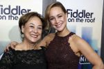 Amsterdam 5 november 2017
Premiere Fiddler on the Roof in het nieuwe de la mar theater. Anouk Maas met moeder