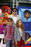 Amsterdam 2 augustus 2017  
Premiere emoji de film in pathe arena. Arjen Lubach met kinderen van zijn vriendin