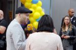Amsterdam 2 augustus 2017  
Premiere emoji de film in pathe arena. Arjen Lubach met kinderen van zijn vriendin
