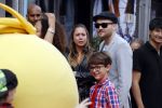 Amsterdam 2 augustus 2017  
Premiere emoji de film in pathe arena. Arjen Lubach met kinderen van zijn vriendin
