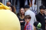 Amsterdam 2 augustus 2017  
Premiere emoji de film in pathe arena. Arjen Lubach met kinderen van zijn vriendin
