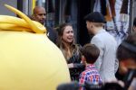Amsterdam 2 augustus 2017  
Premiere emoji de film in pathe arena. Arjen Lubach met kinderen van zijn vriendin