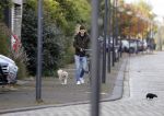 Amsterdam 21 oktober 2017
Candy Dulfer en haar nieuwe vriend Rafael arriveren bij haar huis.   Bela Szenasi de ex-man Candy Dulfer  laat hun hond uit
