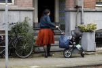 Amsterdam 4 oktober 2017
Caro Emerald met kinderwagen bij haar huis