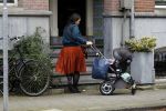Amsterdam 4 oktober 2017
Caro Emerald met kinderwagen bij haar huis