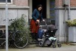 Amsterdam 4 oktober 2017
Caro Emerald met kinderwagen bij haar huis