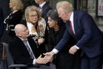Amsterdam 14 oktober 2017
Afscheidsdienst van burgemeetser Eberhard v d Laan in het concertgebouw. Ed v Tijn met zijn vrouw Odette Taminiau en Andre v Duin