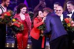 Utrecht 29 oktober 2017
Premiere on your feet in beatrixtheater in Utrecht. Gloria Estefan en haar man Emilio met Jim Bakkum  Vajen van den Bosch Nurlaila en Ellen Evers  tijdens het slotapplaus na afloop van de premiere van de musical On Your Feet!