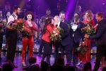 Utrecht 29 oktober 2017
Premiere on your feet in beatrixtheater in Utrecht. Gloria Estefan en haar man Emilio met Jim Bakkum  Vajen van den Bosch Nurlaila en Ellen Evers  tijdens het slotapplaus na afloop van de premiere van de musical On Your Feet!