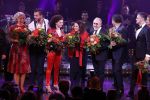 Utrecht 29 oktober 2017
Premiere on your feet in beatrixtheater in Utrecht. Gloria Estefan en haar man Emilio met Jim Bakkum  Vajen van den Bosch Nurlaila en Ellen Evers  tijdens het slotapplaus na afloop van de premiere van de musical On Your Feet!