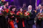 Utrecht 29 oktober 2017
Premiere on your feet in beatrixtheater in Utrecht. Gloria Estefan en haar man Emilio met Jim Bakkum  Vajen van den Bosch Nurlaila en Ellen Evers  tijdens het slotapplaus na afloop van de premiere van de musical On Your Feet!