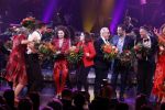 Utrecht 29 oktober 2017
Premiere on your feet in beatrixtheater in Utrecht. Gloria Estefan en haar man Emilio met Jim Bakkum  Vajen van den Bosch Nurlaila en Ellen Evers  tijdens het slotapplaus na afloop van de premiere van de musical On Your Feet!