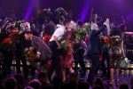 Utrecht 29 oktober 2017
Premiere on your feet in beatrixtheater in Utrecht. Gloria Estefan en haar man Emilio met Jim Bakkum  Vajen van den Bosch Nurlaila en Ellen Evers  tijdens het slotapplaus na afloop van de premiere van de musical On Your Feet!