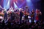 Utrecht 29 oktober 2017
Premiere on your feet in beatrixtheater in Utrecht. Gloria Estefan en haar man Emilio met Jim Bakkum  Vajen van den Bosch Nurlaila en Ellen Evers  tijdens het slotapplaus na afloop van de premiere van de musical On Your Feet!